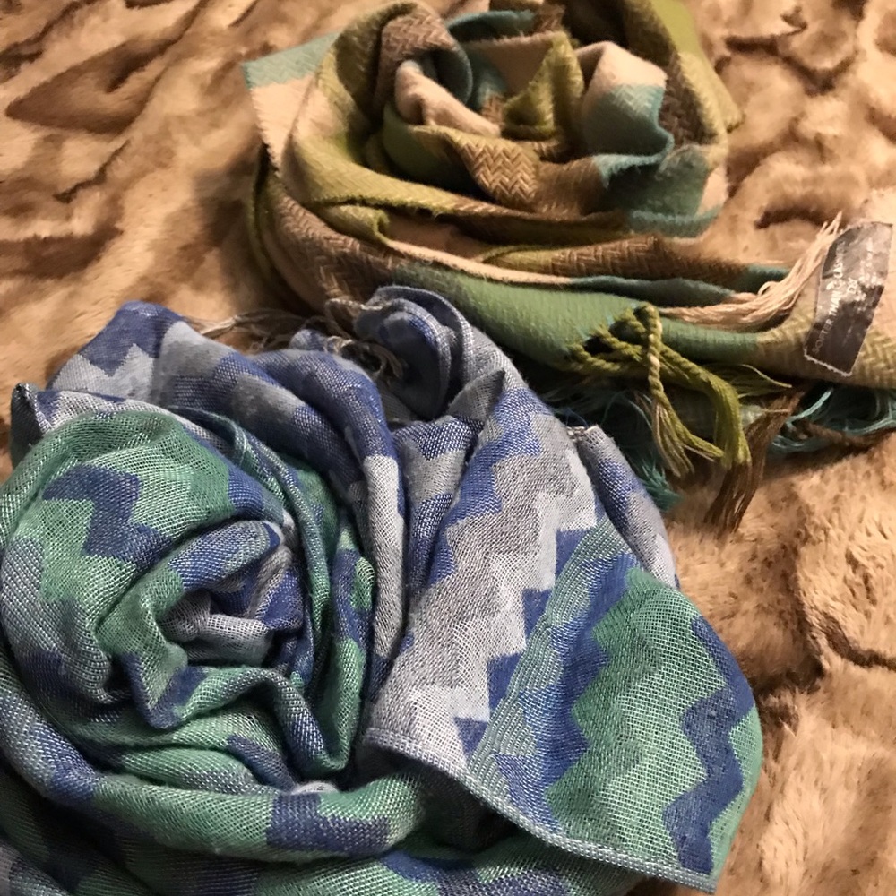 (bundle 2/$25) Assorted blues/greens scarf